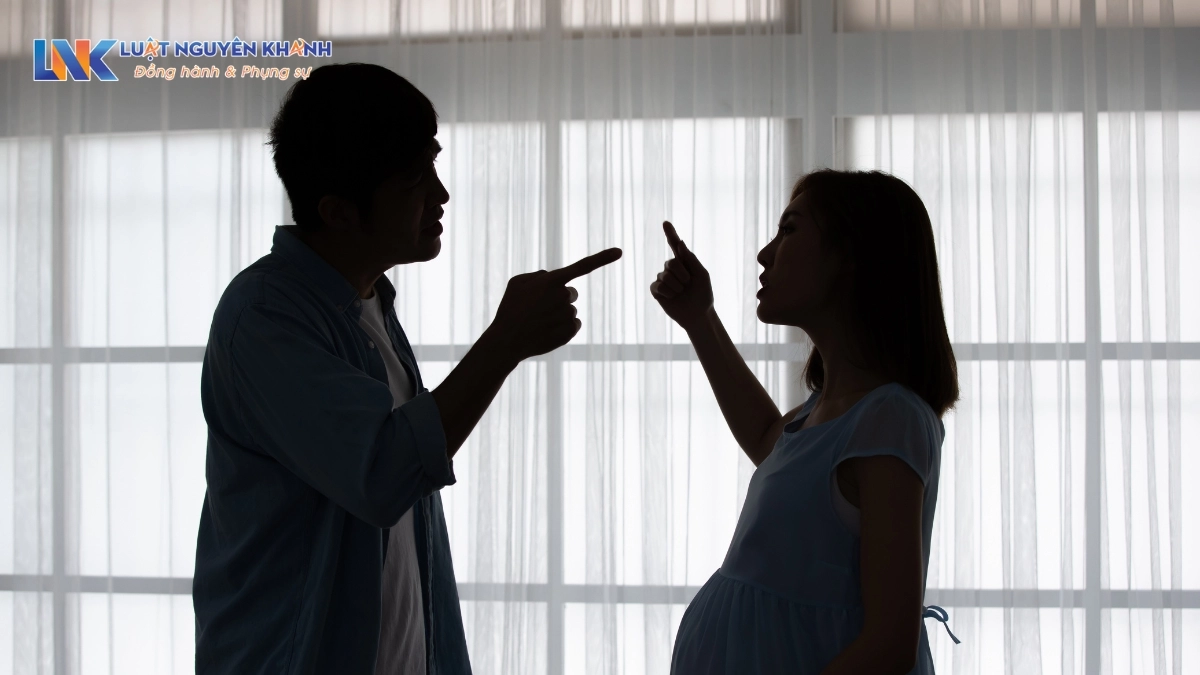 Ly hôn đơn phương khi đang có bầu có được không?