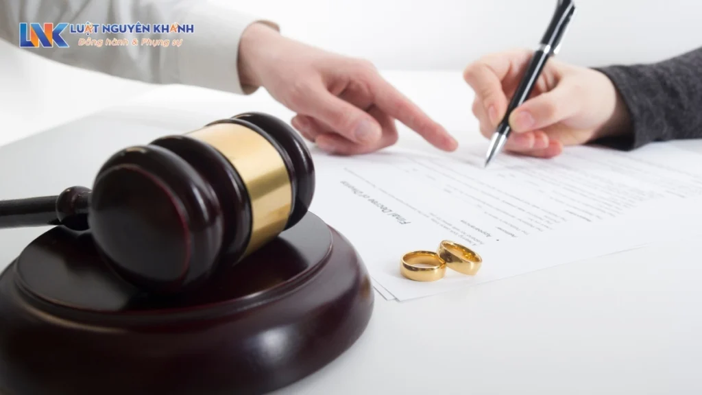 Ly hôn đơn phương Tòa gọi mấy lần? Có bắt buộc phải đến không?