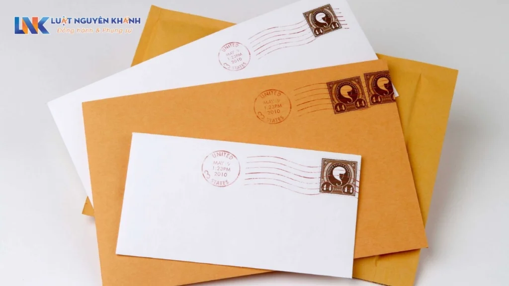 Nộp đơn ly hôn qua bưu điện có được hay không?