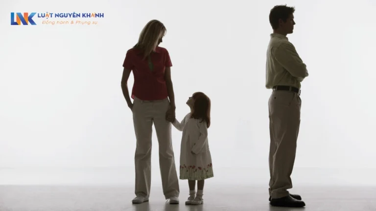 Quyền nuôi con 4 tuổi khi ly hôn sẽ thuộc về ai?