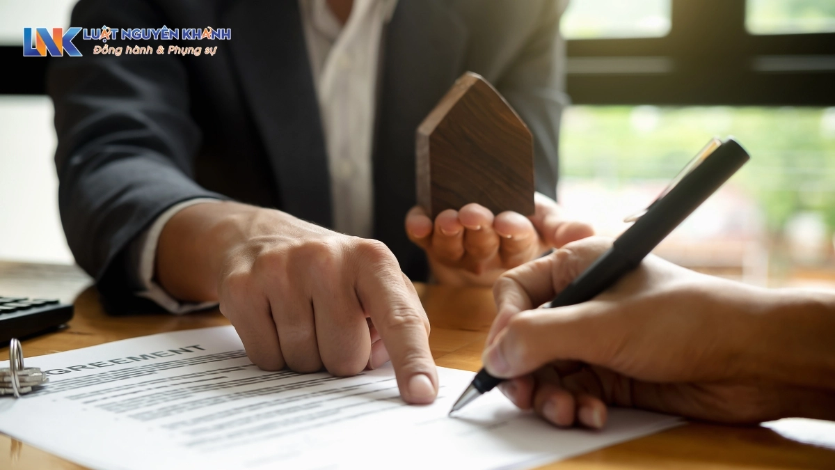 Thực hiện sang tên sổ đỏ có cần ký giáp ranh không?