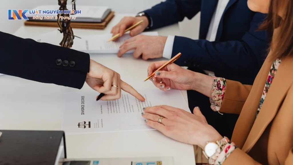 Thủ tục ly hôn nhanh 2024: Cần hồ sơ giấy tờ gì? Nộp ở đâu?