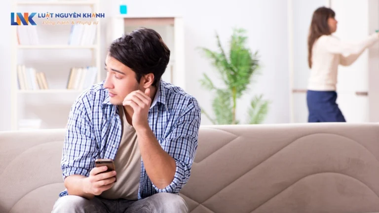 Vợ ngoại tình có được quyền nuôi con không?